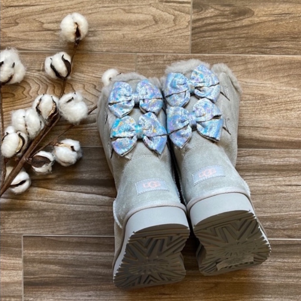 🌿UGG🌿 BAILEY BOW ABSTRACT SPLATTER BOOTS - Picture 3 of 15